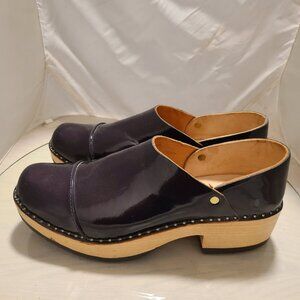 Womens Multnomah Fancier Wooden Patent Leather Clog Size: 10 Color: Burgundy